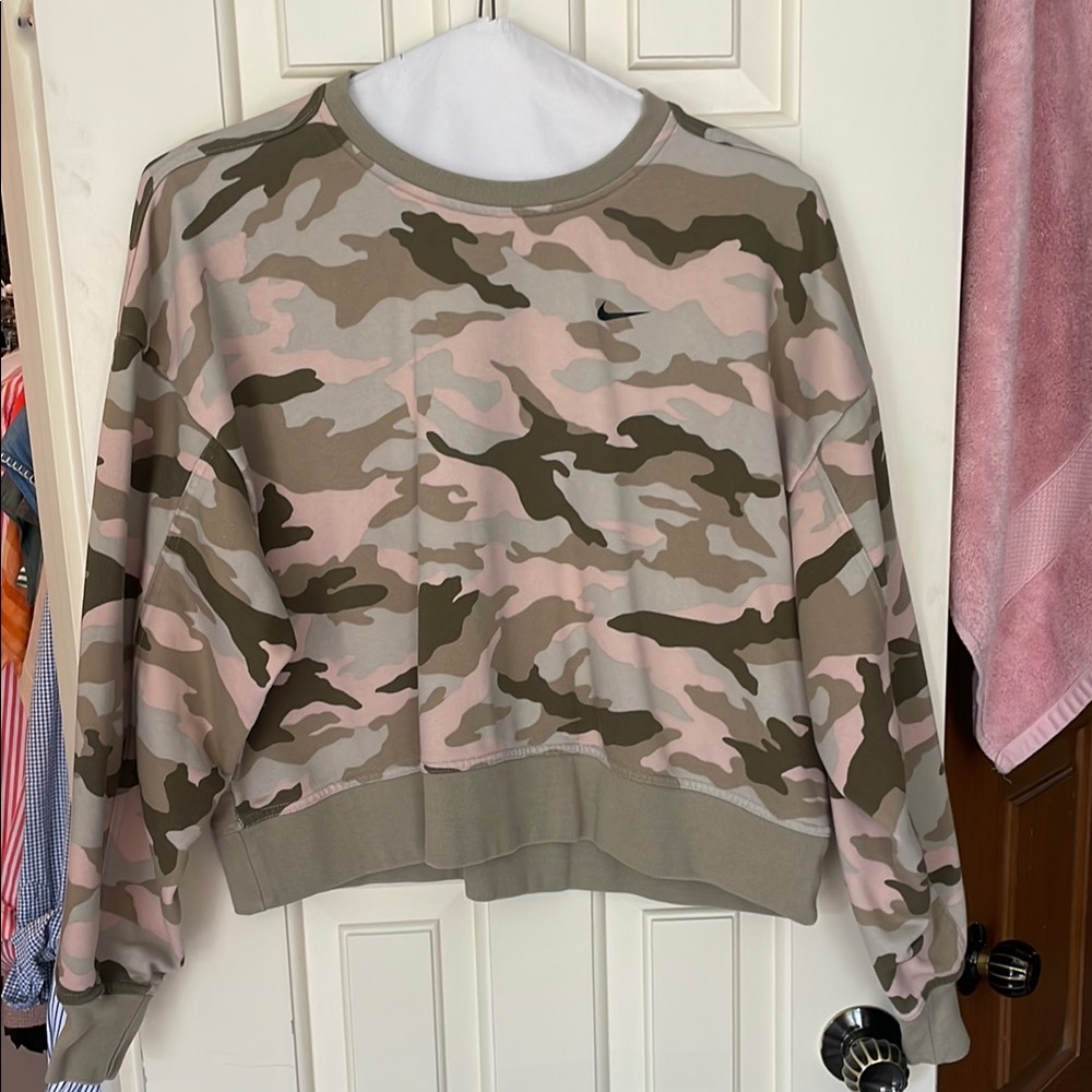 Nike Green Camo Crewneck Cropped
